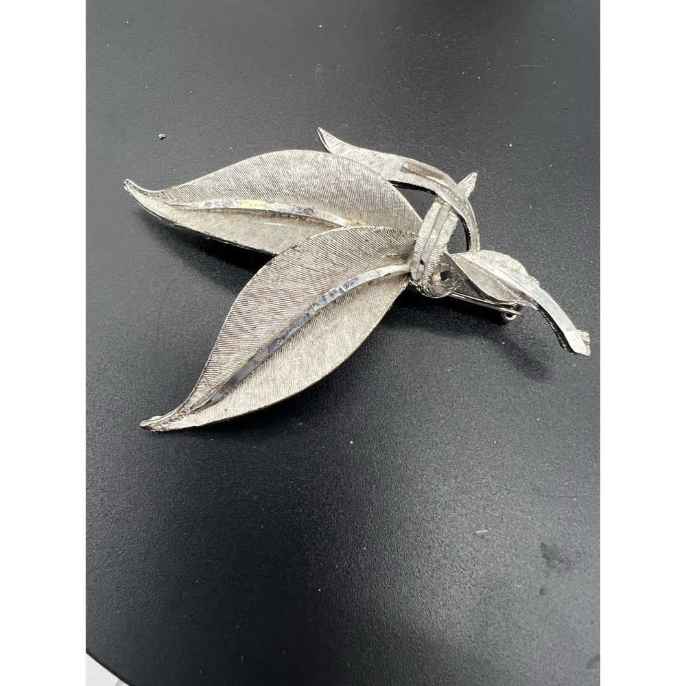 Vintage 1950s Signed BSK Textured Leaf Brooch Silver‎ Toned  A-068